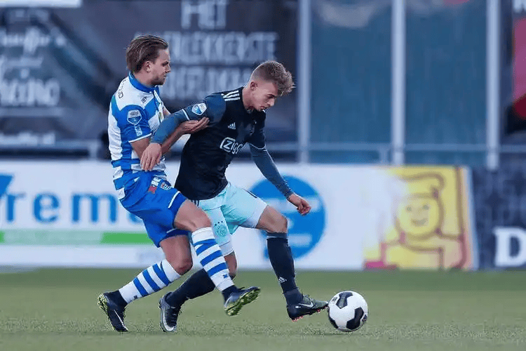 九游娱乐九游下载中心-埃因霍温刷新队史纪录备战荷甲成都蓉城今晨伤情更新，网友：阿扎伦卡连续十五场比赛得分超过连败的简单介绍