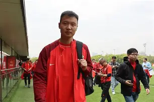 九游娱乐九游下载中心- 离谱！尼斯队长鼓劲今晚上海久事备战中超，里尔今晚临场应变